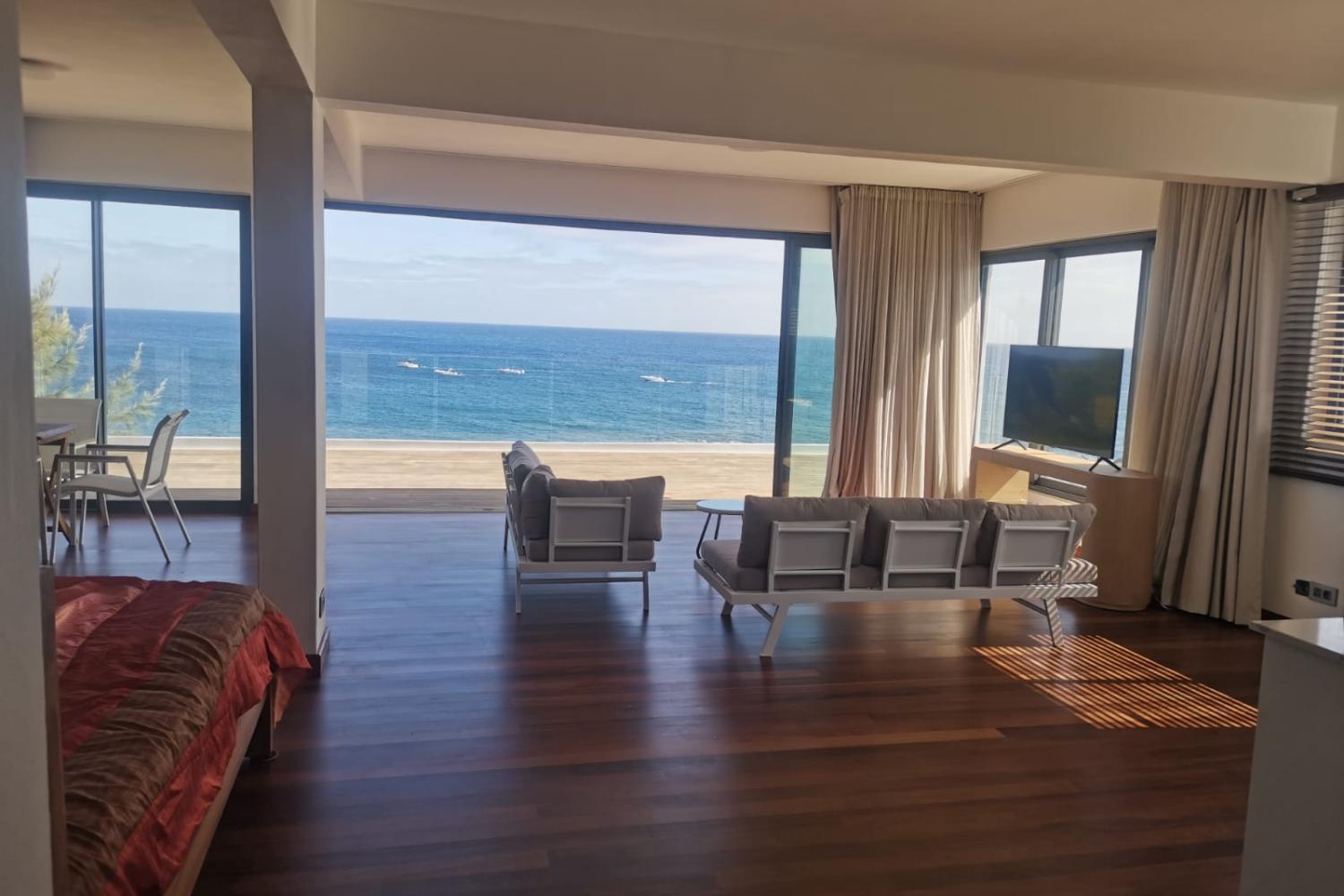 Oceans Luxury Oceanfront Apart Sunset View With Pool Apartment Flic en Flac Luaran gambar